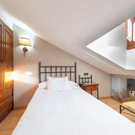 Hostal Sin Recep24H Puerta De La Villa - Pet Friendly & Restaurante Альмасан Экстерьер фото