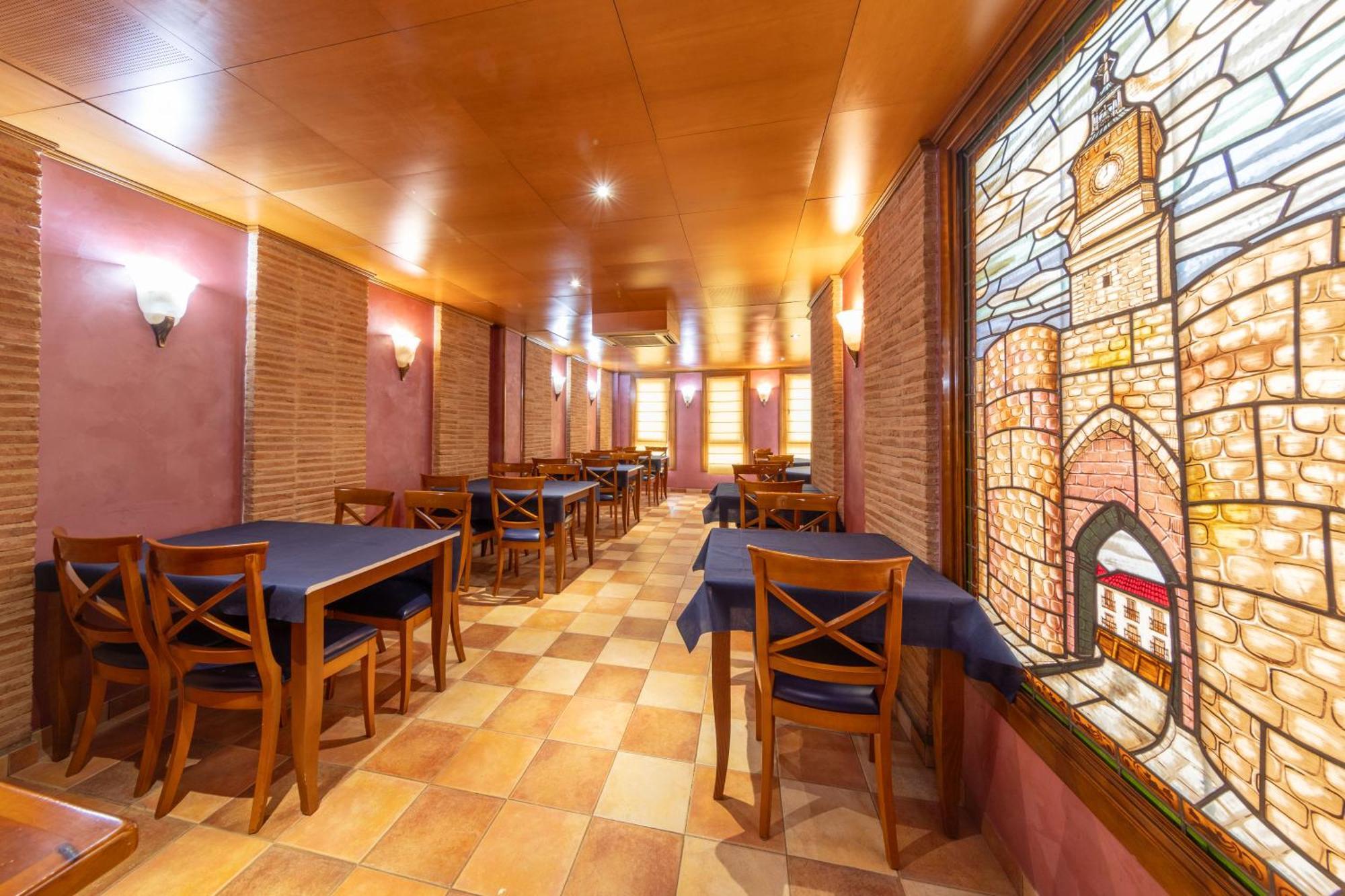 Hostal Sin Recep24H Puerta De La Villa - Pet Friendly & Restaurante Альмасан Экстерьер фото