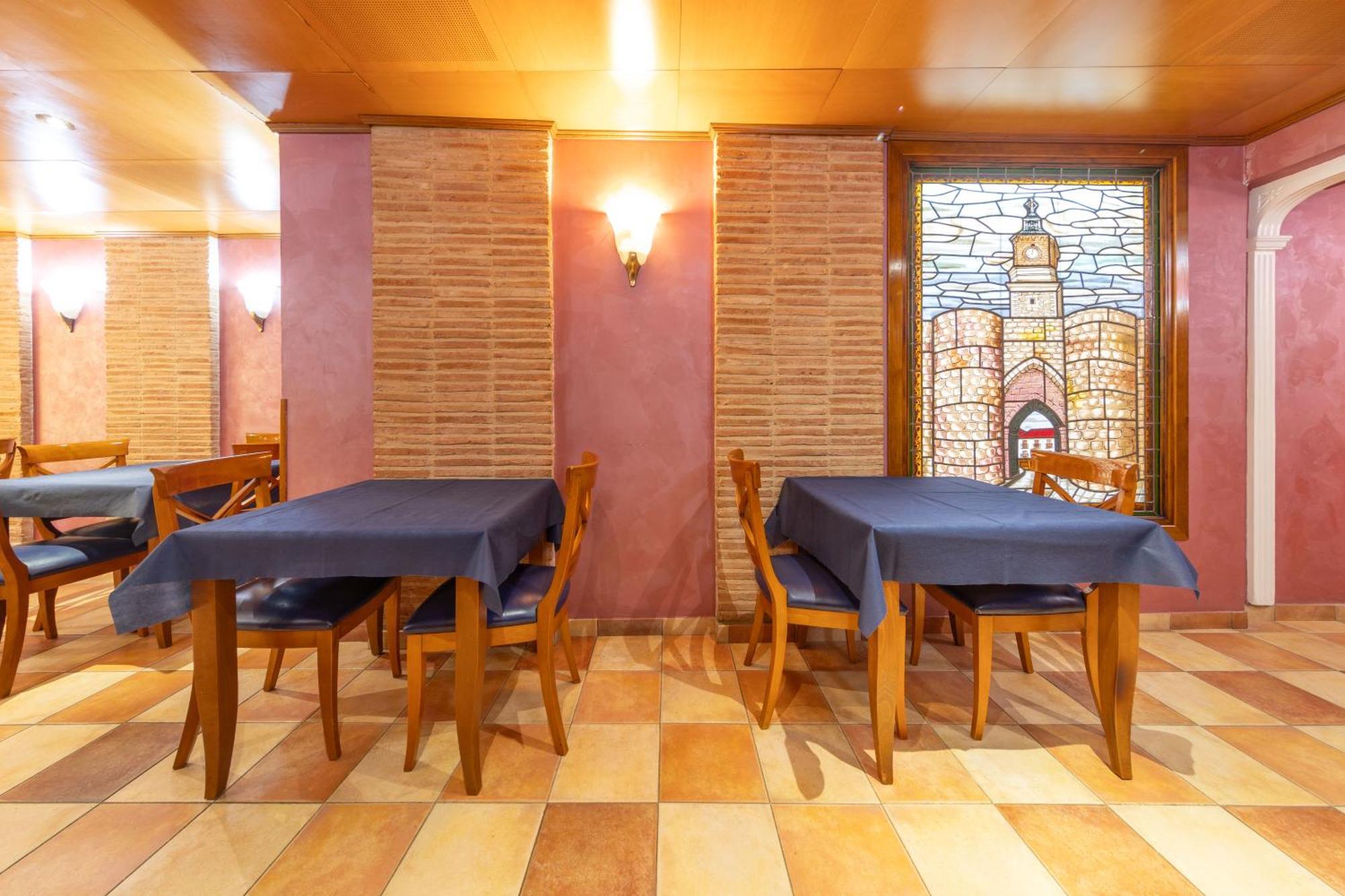 Hostal Sin Recep24H Puerta De La Villa - Pet Friendly & Restaurante Альмасан Экстерьер фото
