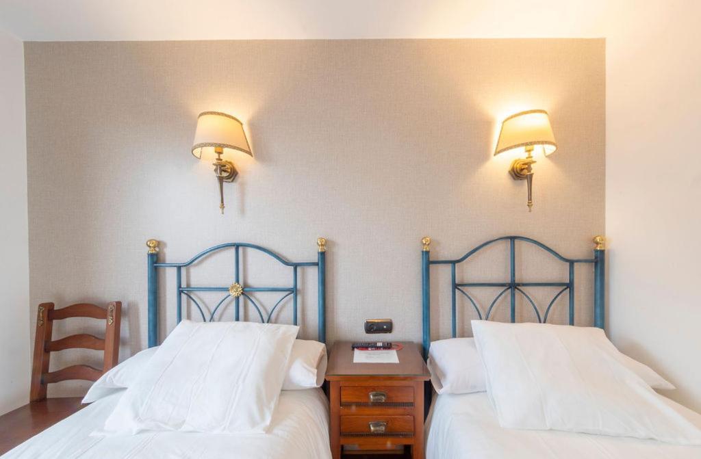Hostal Sin Recep24H Puerta De La Villa - Pet Friendly & Restaurante Альмасан Экстерьер фото