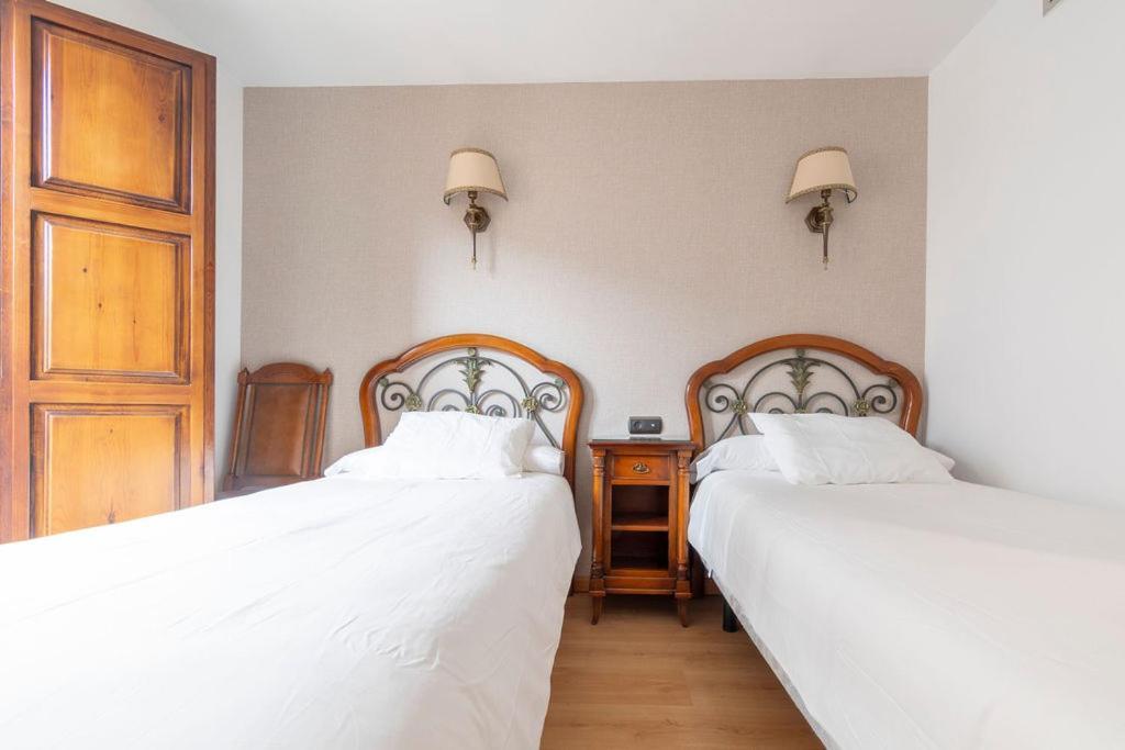 Hostal Sin Recep24H Puerta De La Villa - Pet Friendly & Restaurante Альмасан Экстерьер фото